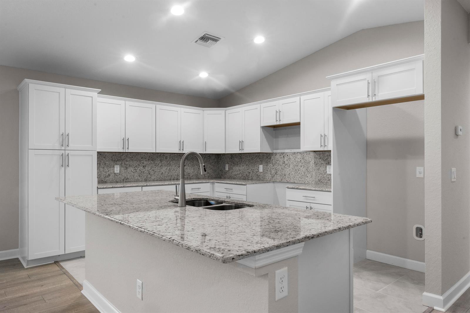 6680 Spanish Lakes Blvd, Fort Pierce FL 34951 photo 4