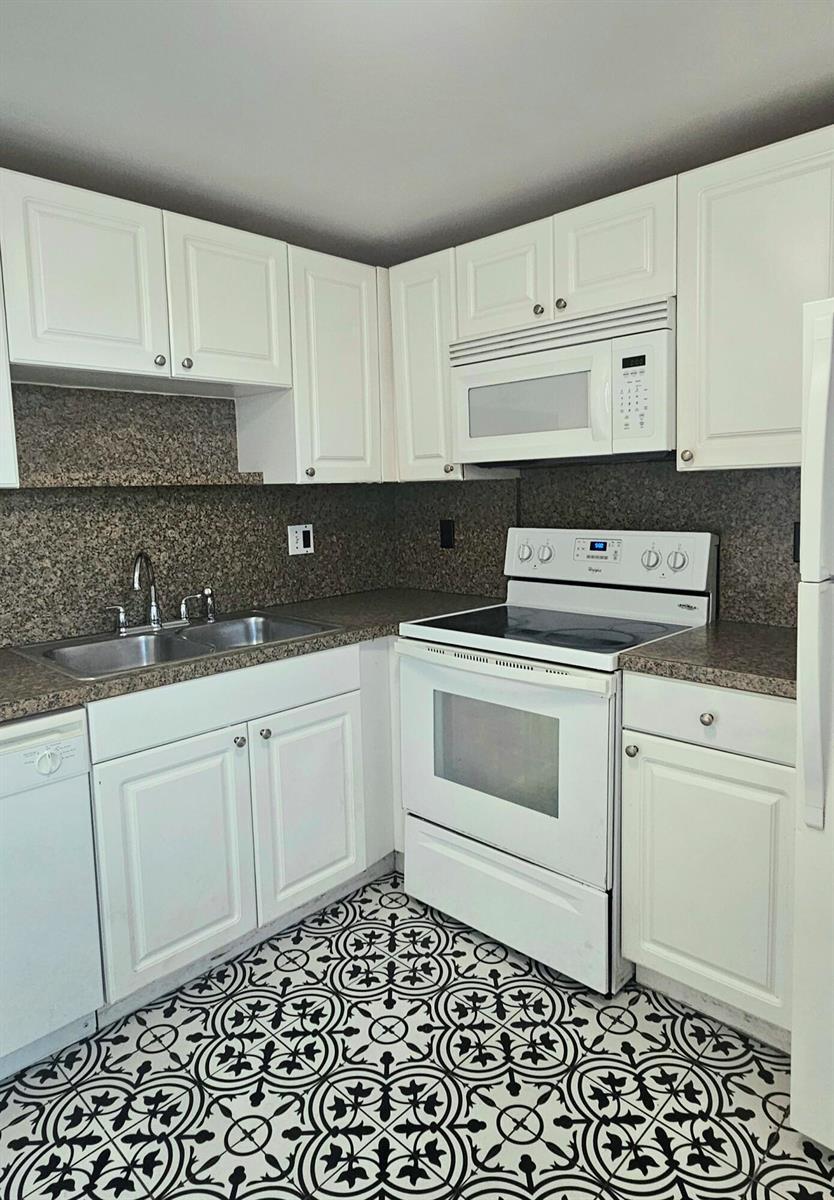1505 Crescent Circle # B24, Lake Park FL 33403 photo 2