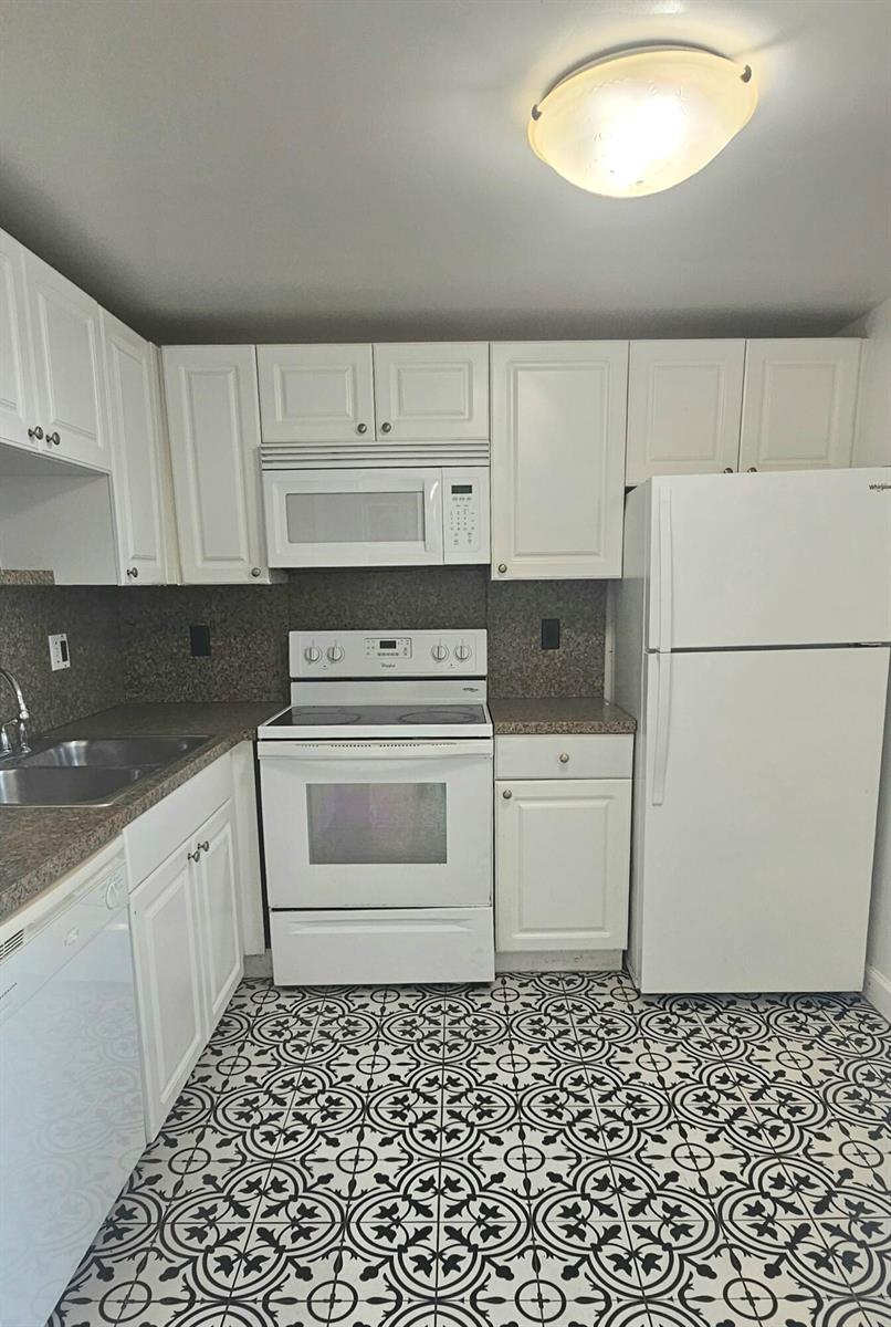 1505 Crescent Circle # B24, Lake Park FL 33403 photo 3