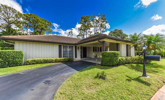 493 Forestview Drive, Atlantis FL 33462