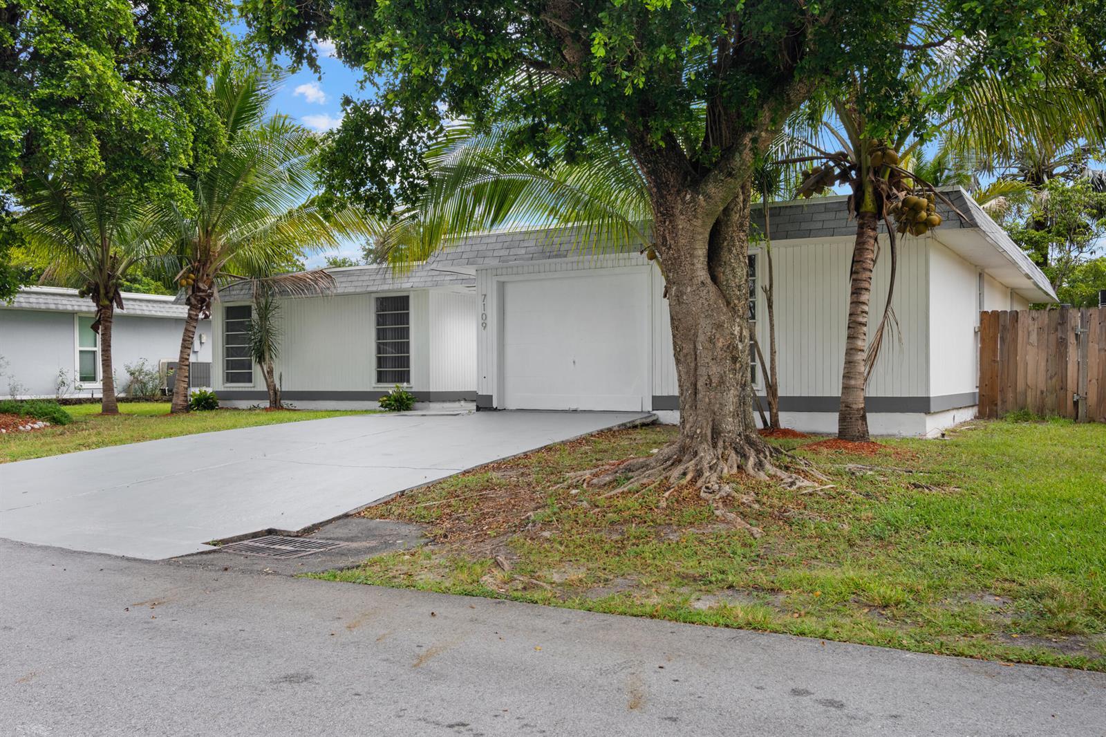 7109 NW 68th Street, Tamarac FL 33321 photo 2