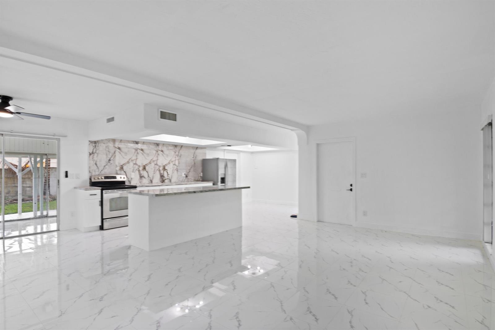 7109 NW 68th Street, Tamarac FL 33321 photo 4