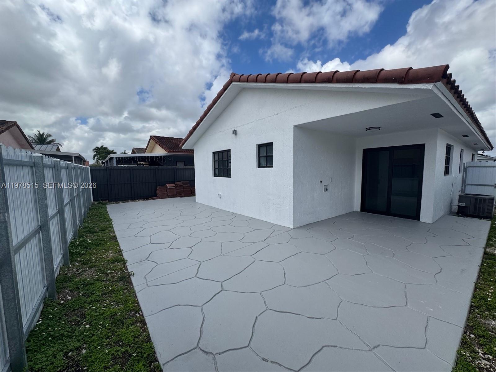 2682 W 70th Pl, Hialeah FL 33016 photo 3