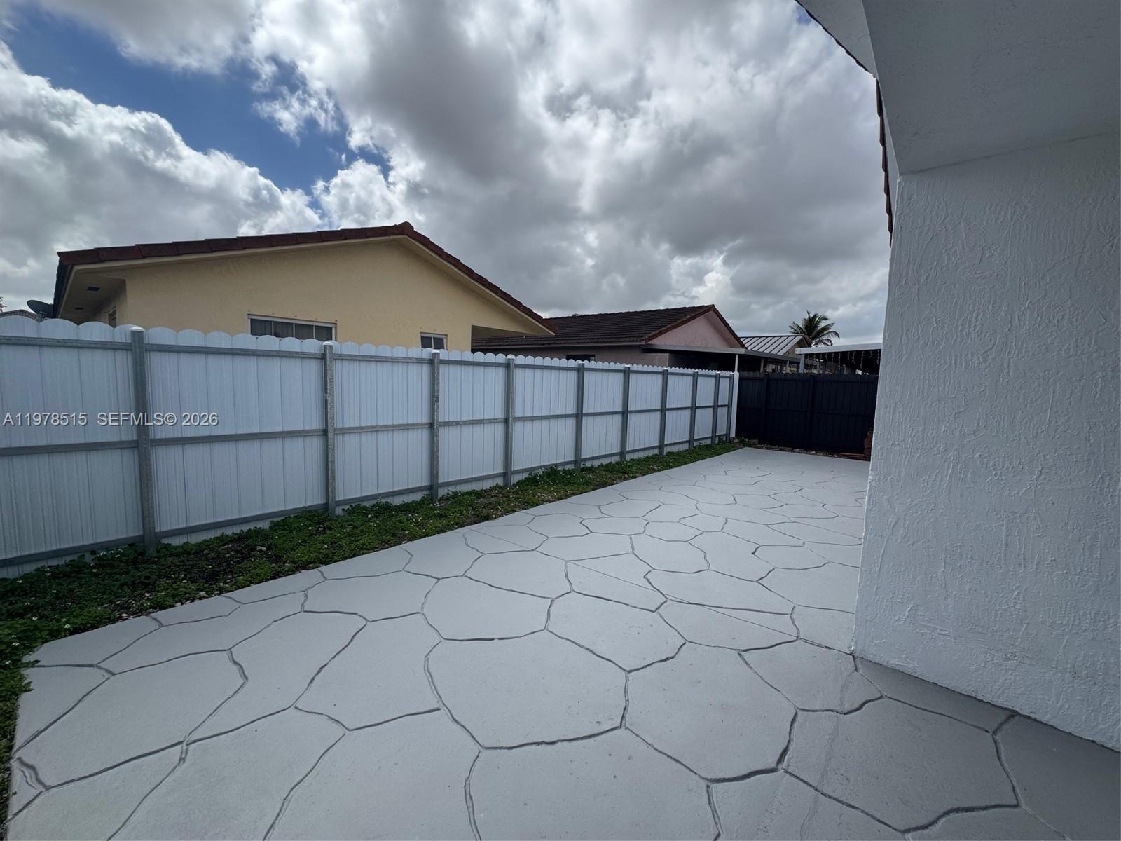 2682 W 70th Pl, Hialeah FL 33016 photo 4