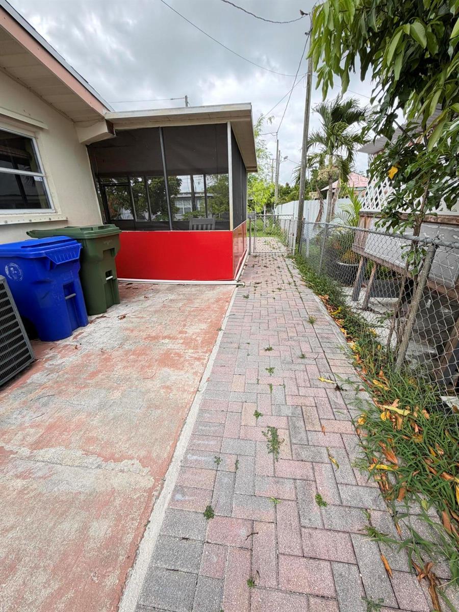 8870 Taft Street, Pembroke Pines FL 33024 photo 4