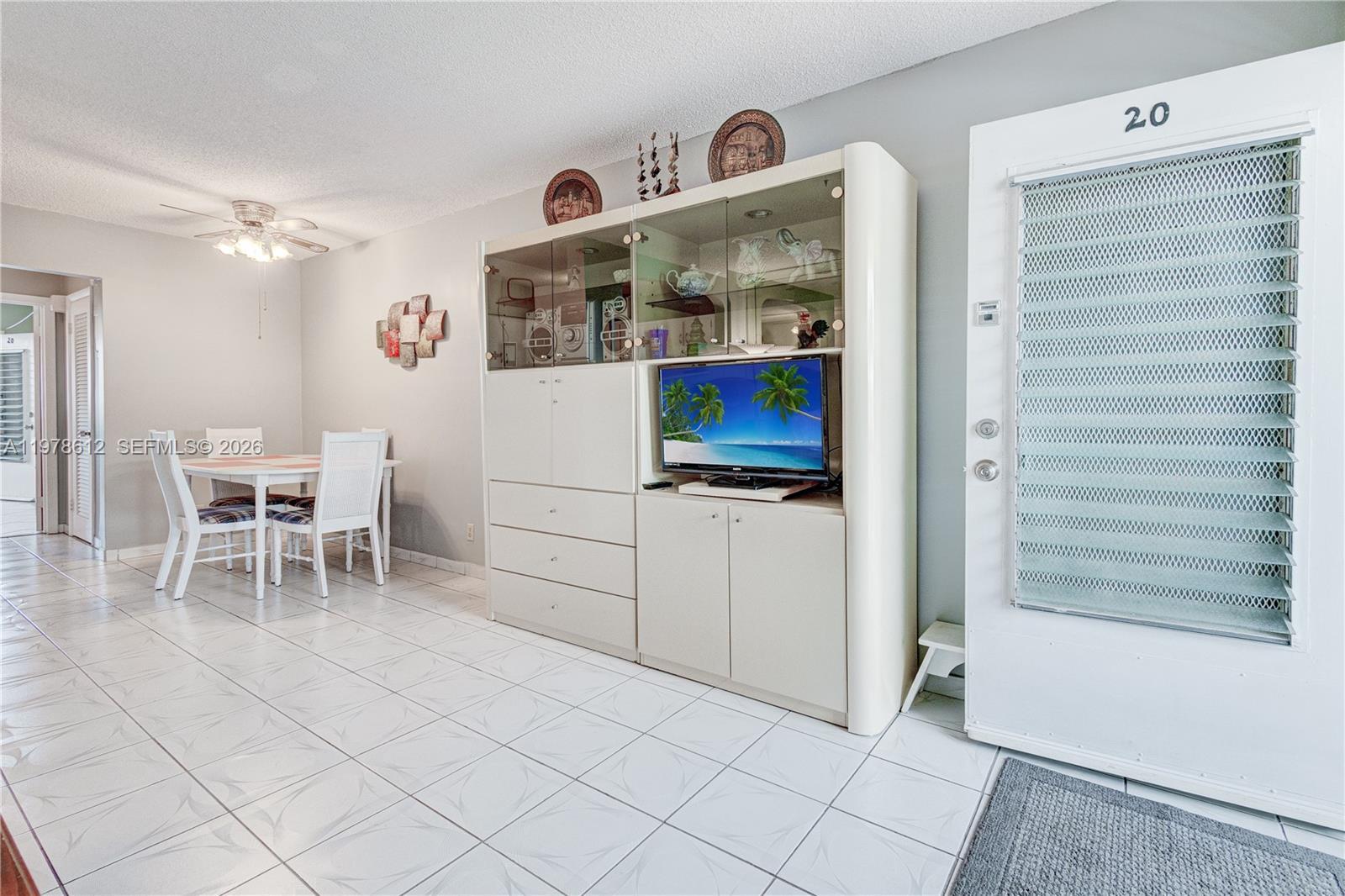 800 SW 10th Ter # 20T, Hallandale Beach FL 33009 photo 2