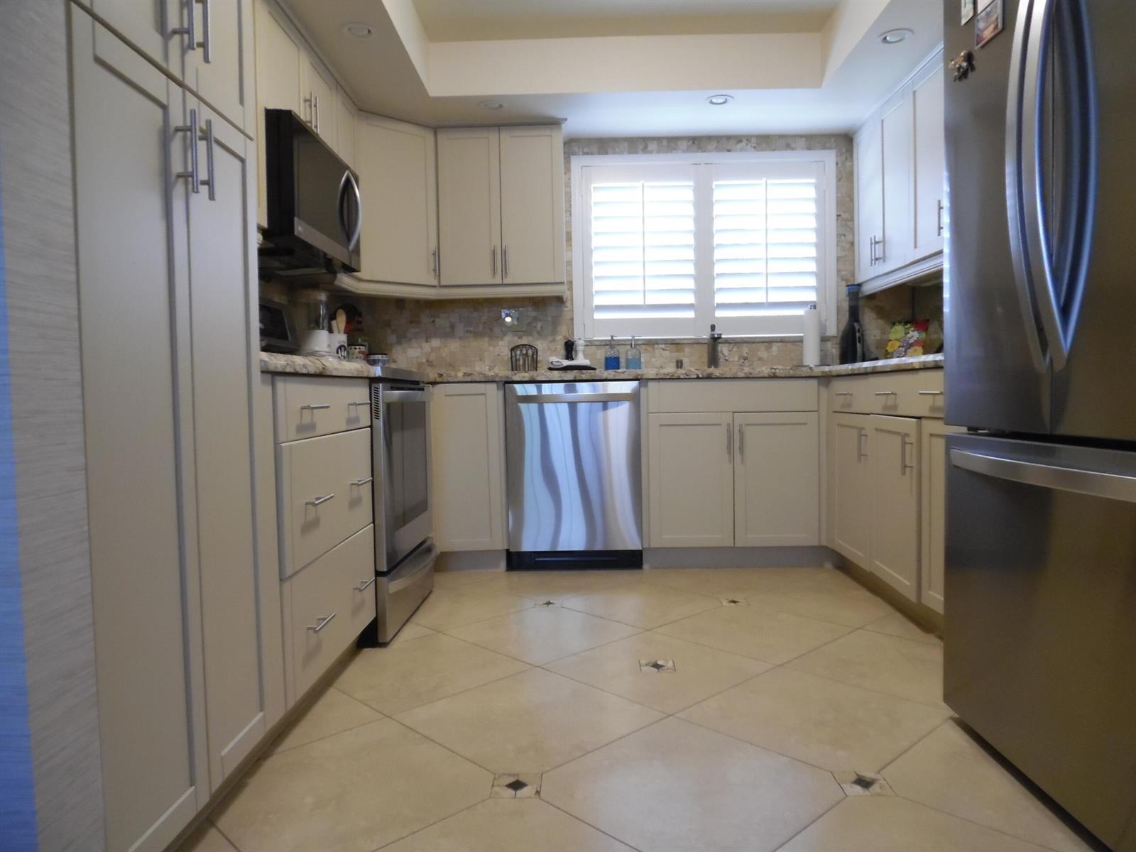 157 Capri D, Delray Beach FL 33484 photo 4