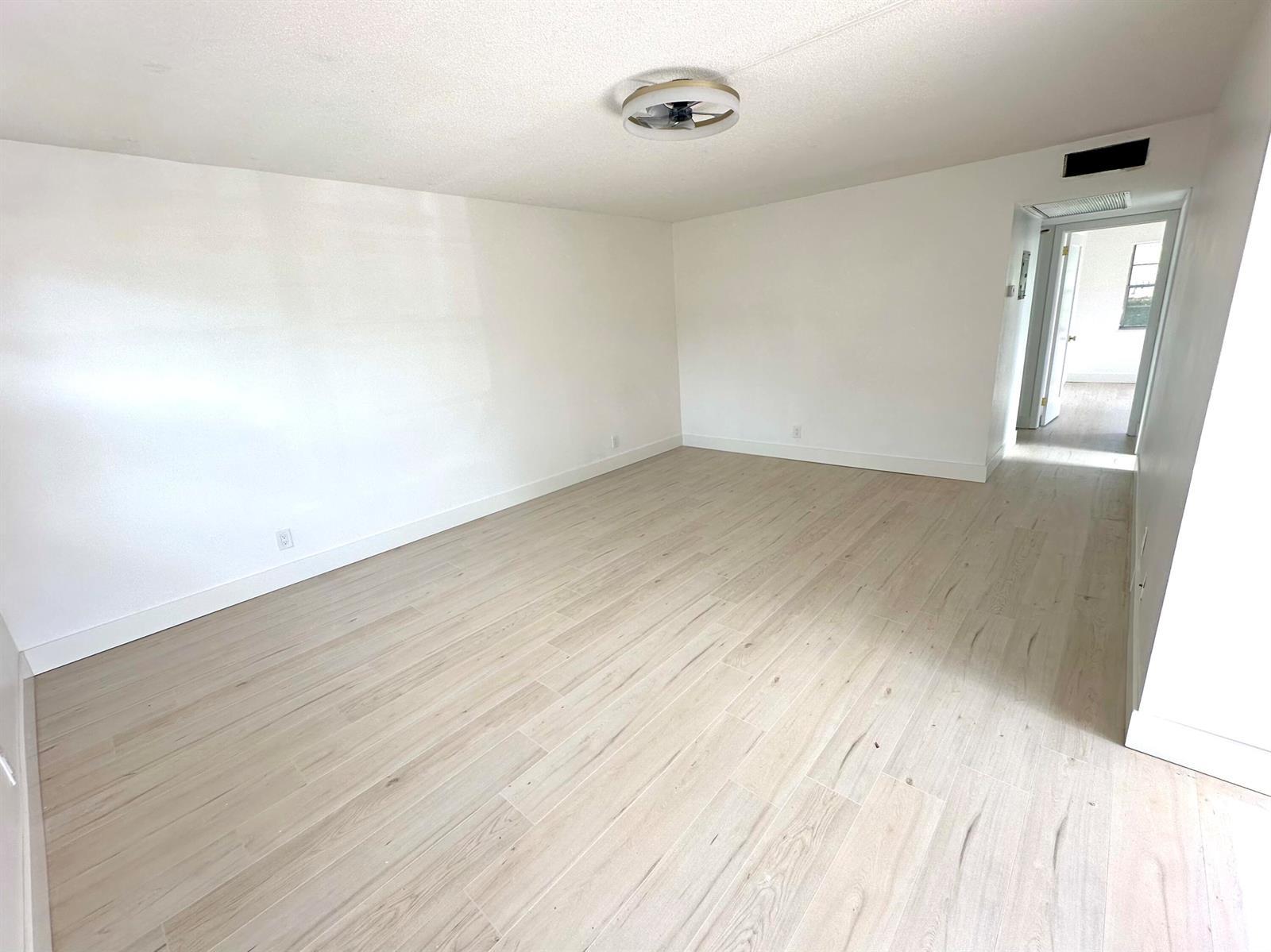 121 Sheffield F, West Palm Beach FL 33417 photo 4