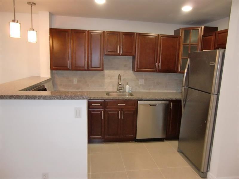 3243 104 Avenue, Coral Springs FL 33065 photo 2