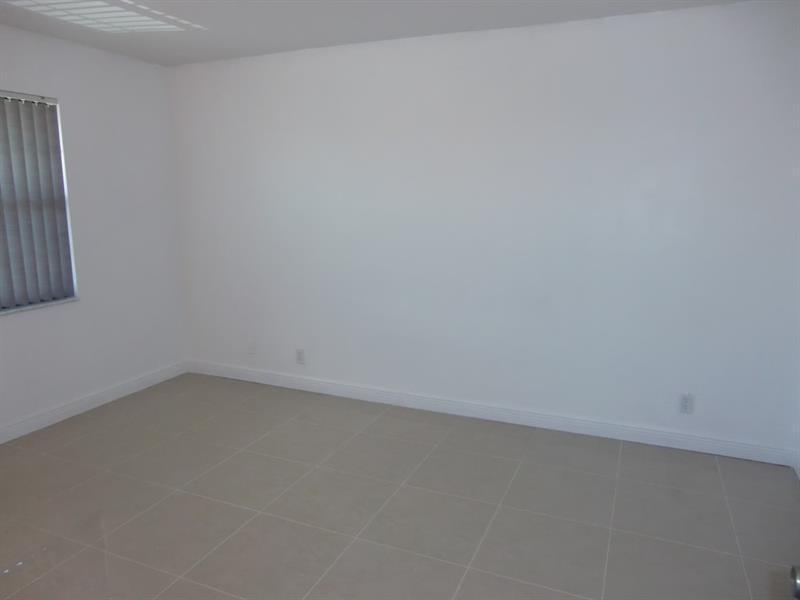 3243 104 Avenue, Coral Springs FL 33065 photo 3