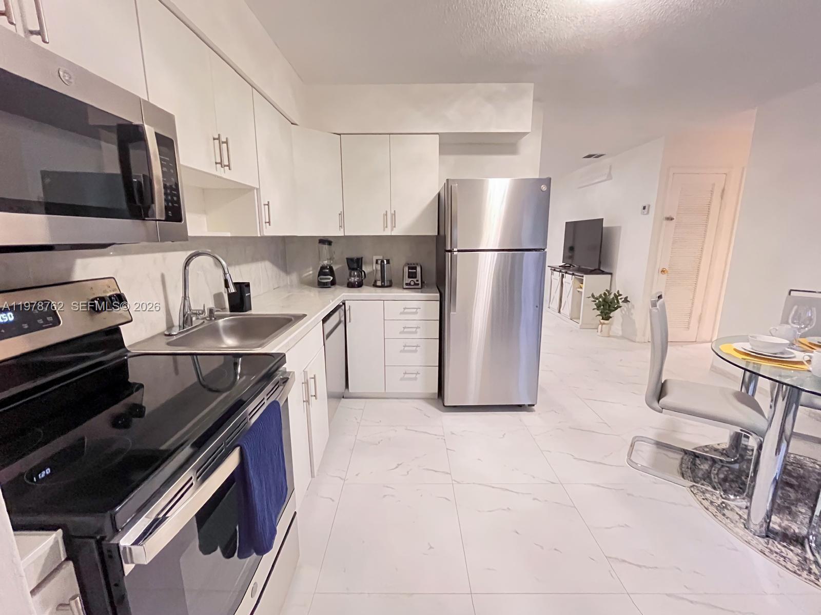 200 SW 11th St # 2, Hallandale Beach FL 33009 photo 3