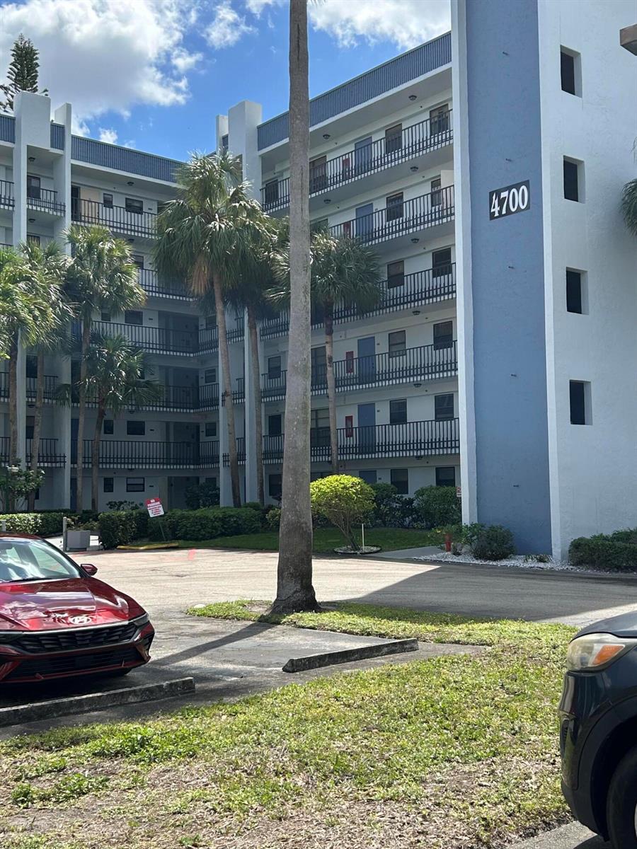 4700 Lucerne Lakes Boulevard # 308, Lake Worth FL 33467 photo 2