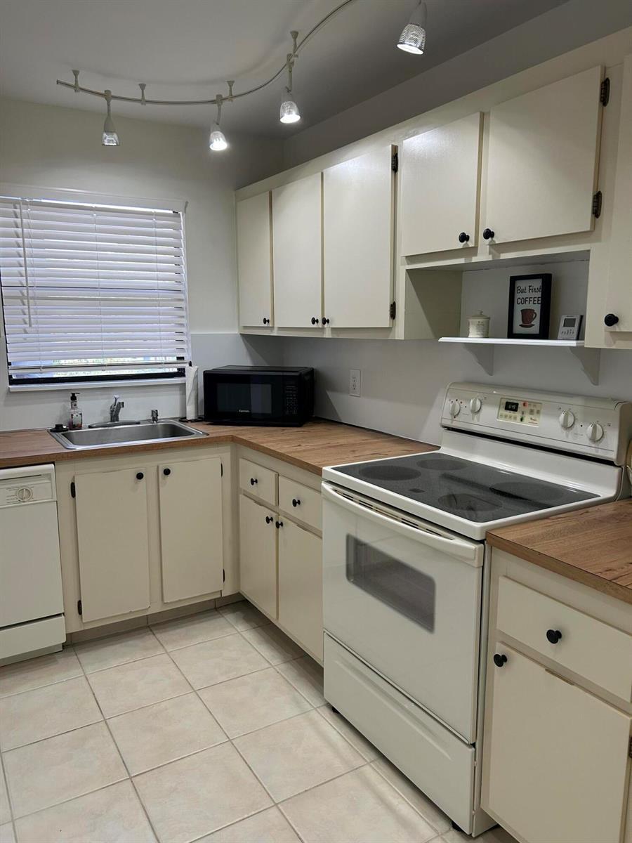 4700 Lucerne Lakes Boulevard # 308, Lake Worth FL 33467 photo 5