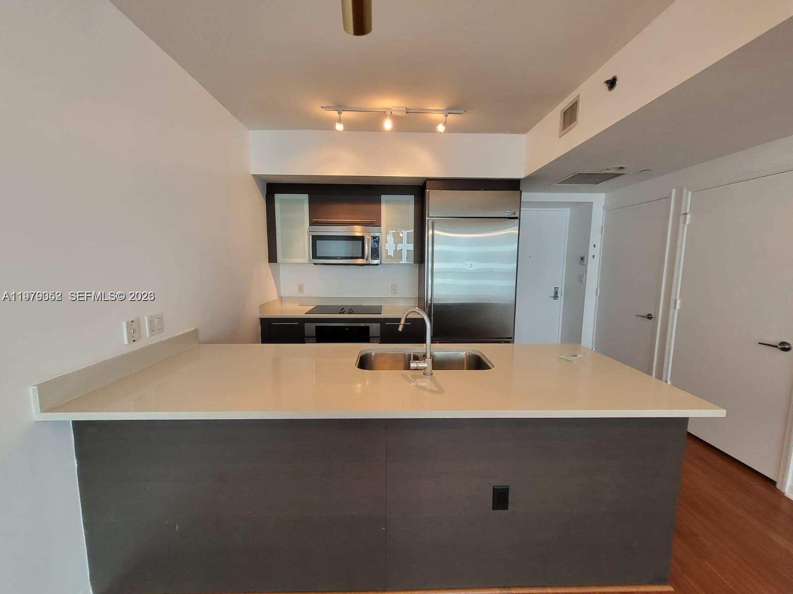 500 Brickell Ave # 2906, Miami FL 33131 photo 4
