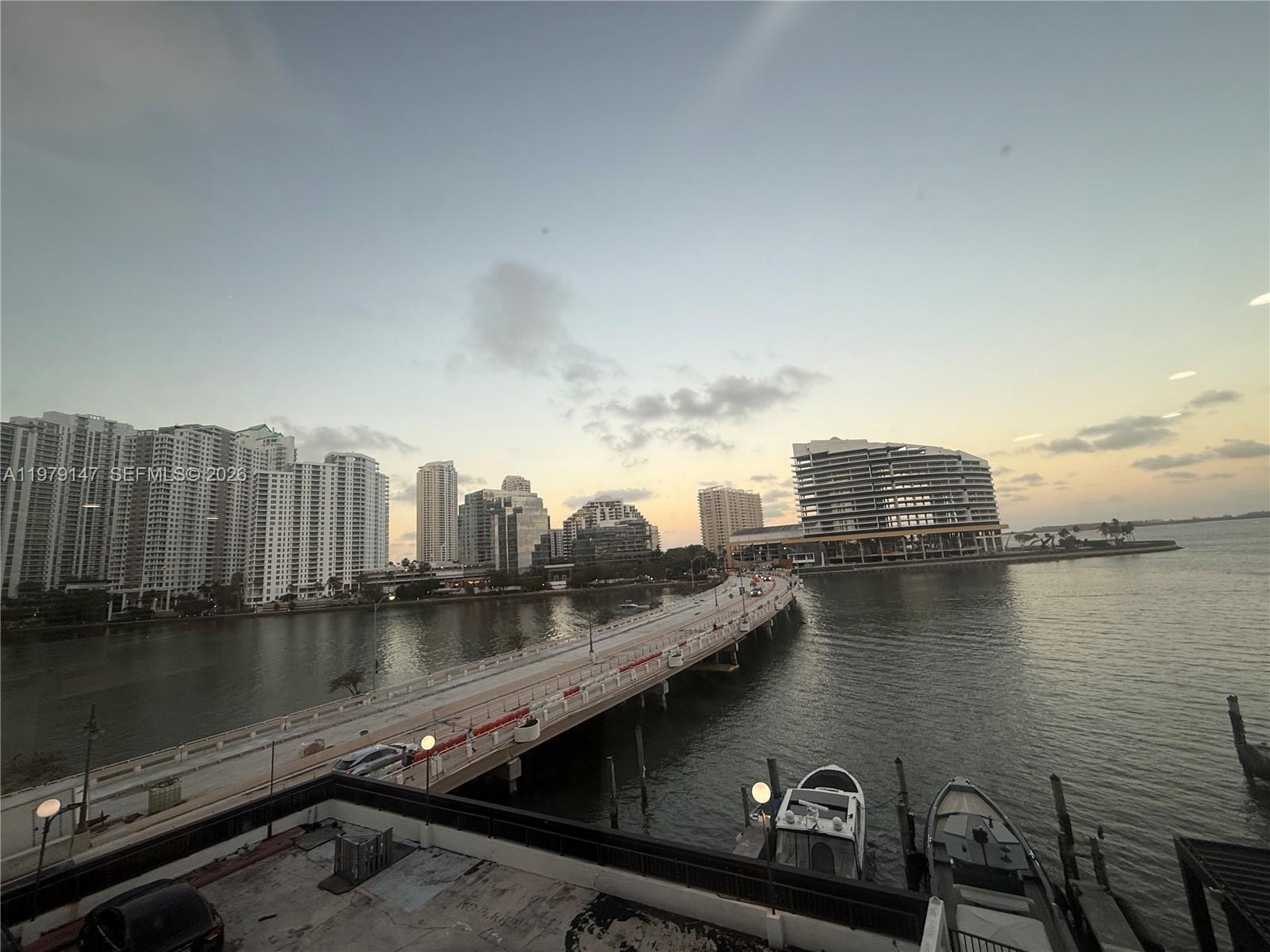 801 Brickell Bay Dr # 470, Miami FL 33131 photo 2