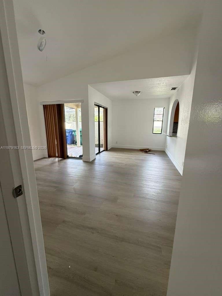 17298 NW 60th Ct, Hialeah FL 33015 photo 2