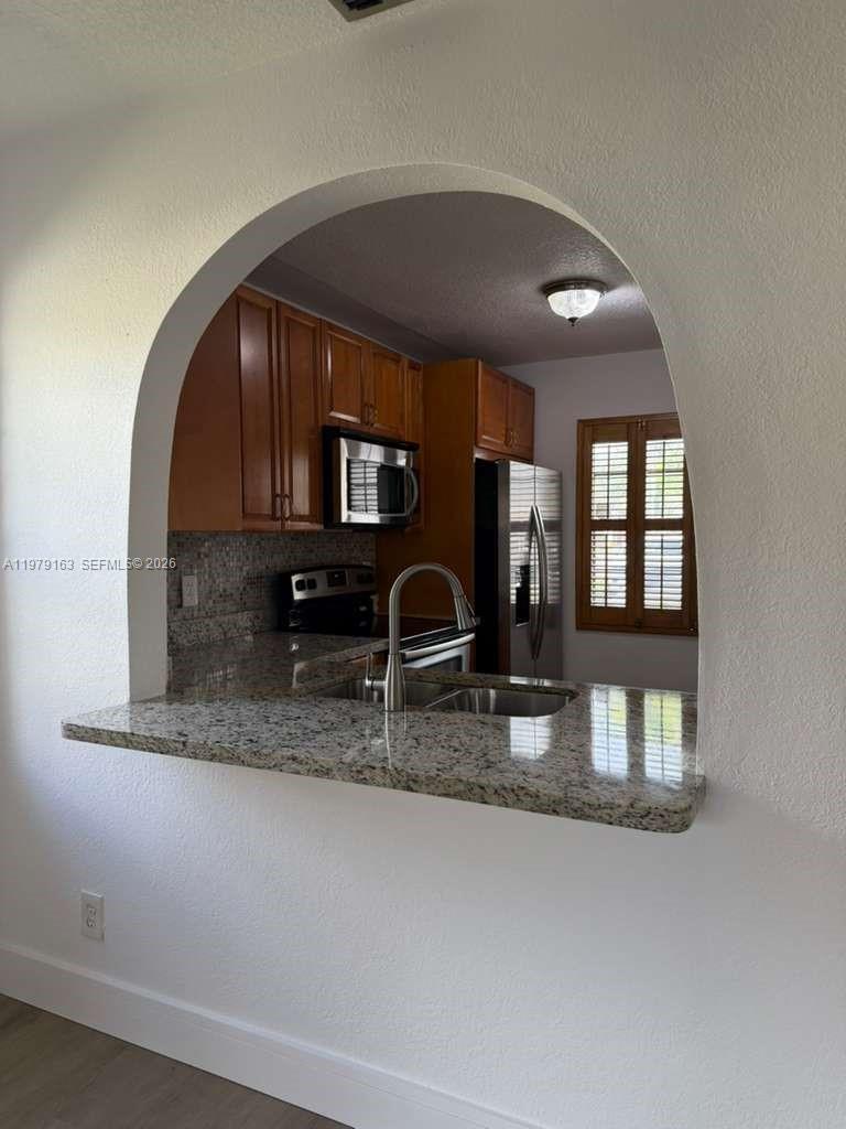 17298 NW 60th Ct, Hialeah FL 33015 photo 3