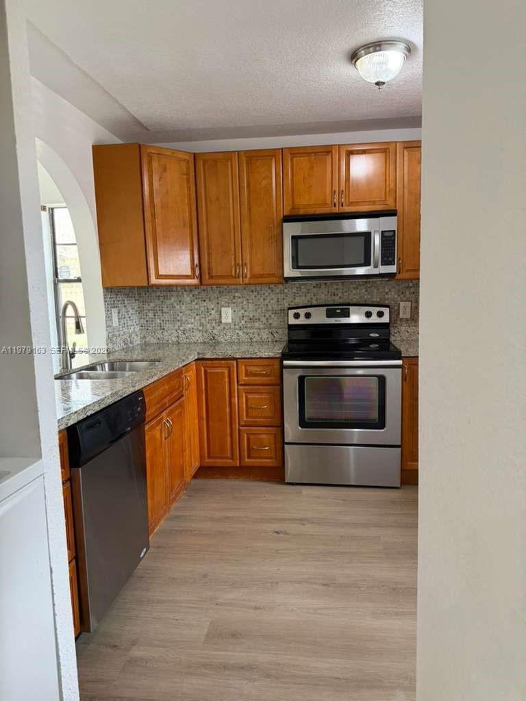 17298 NW 60th Ct, Hialeah FL 33015 photo 4
