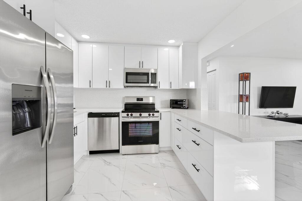 688 SW Lake Court, Boynton Beach FL 33426