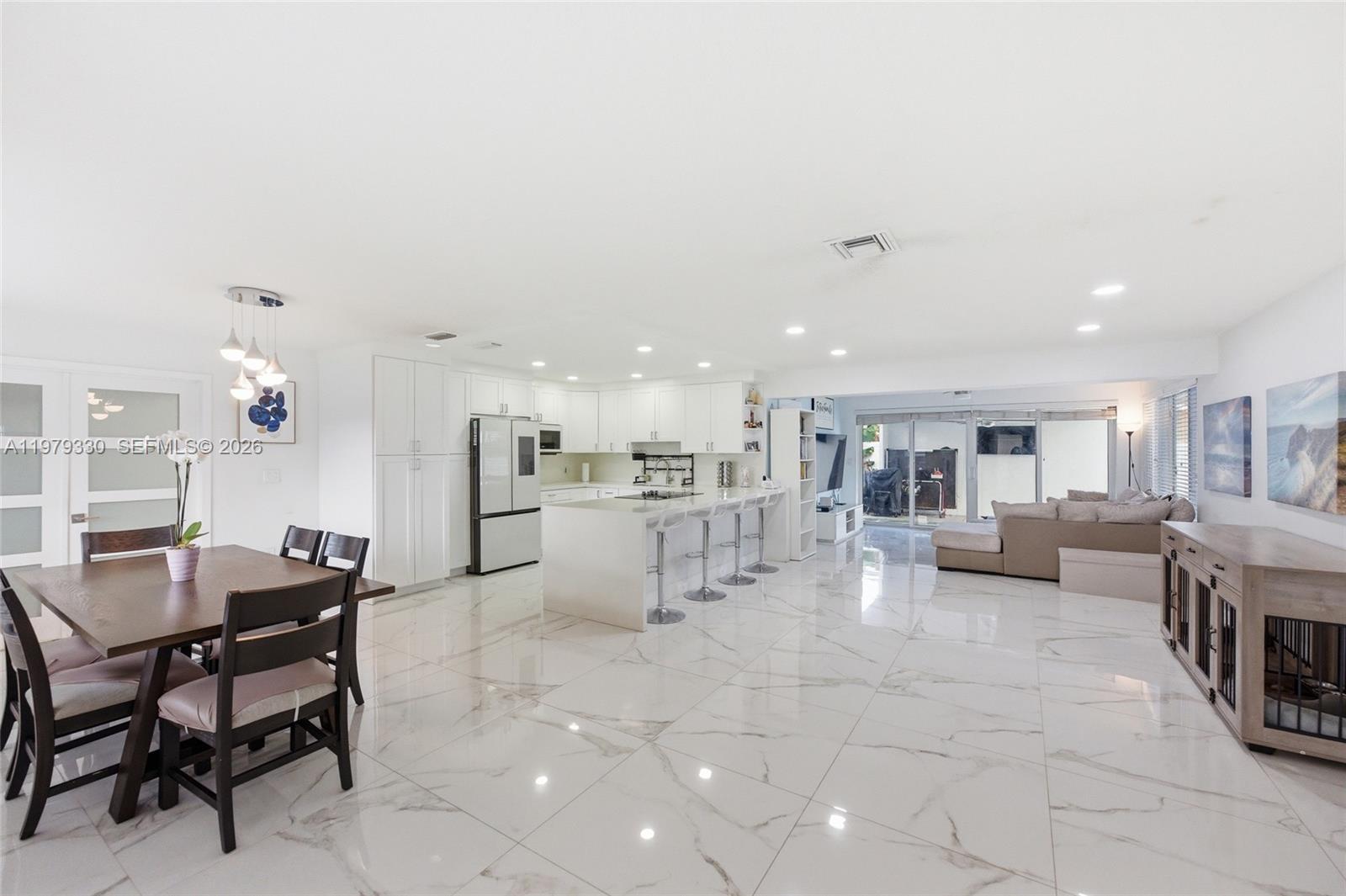 1101 NW 86th Ter, Pembroke Pines FL 33024 photo 4
