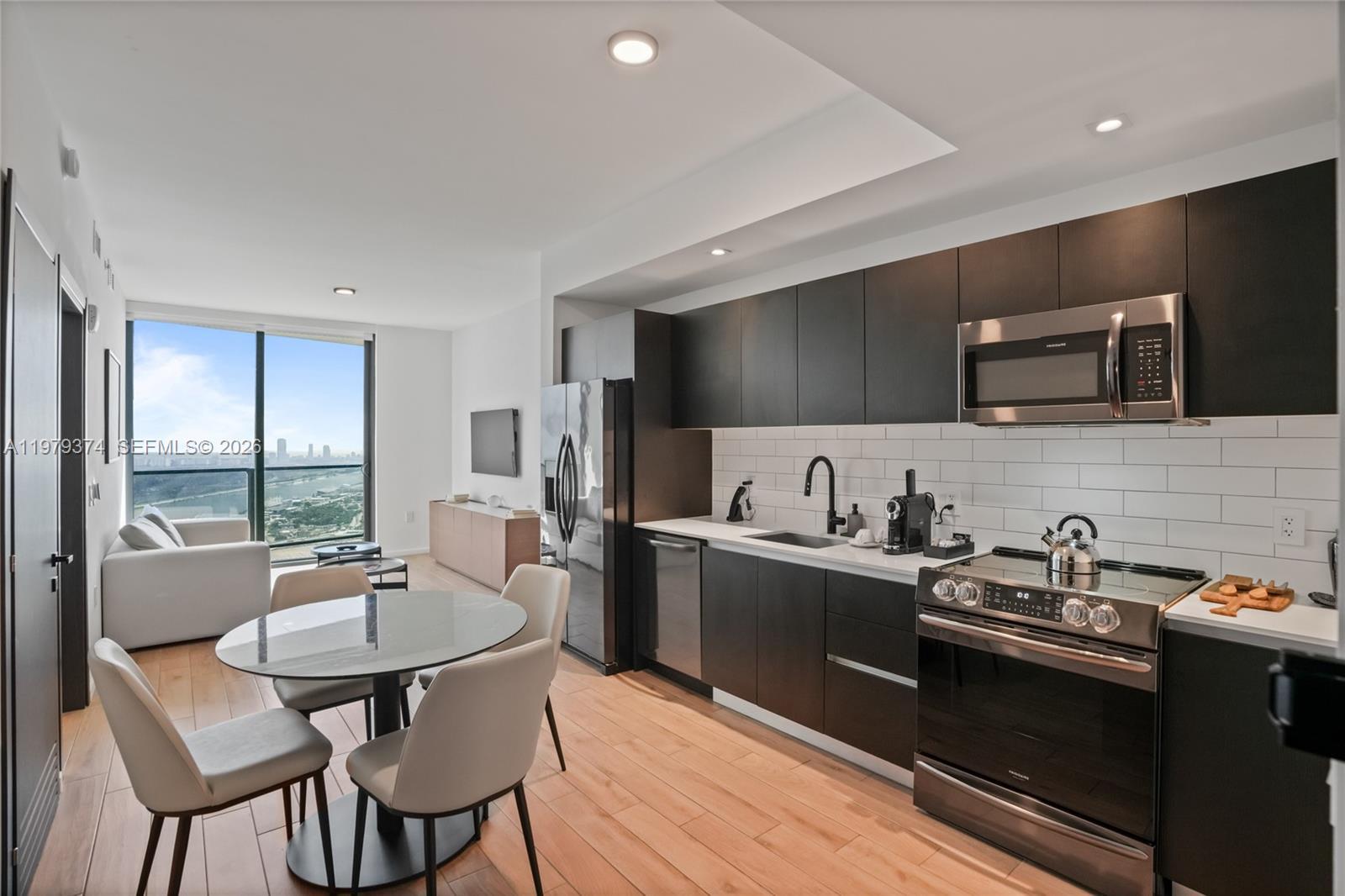 398 NE 5th St # 4410, Miami FL 33132 photo 3