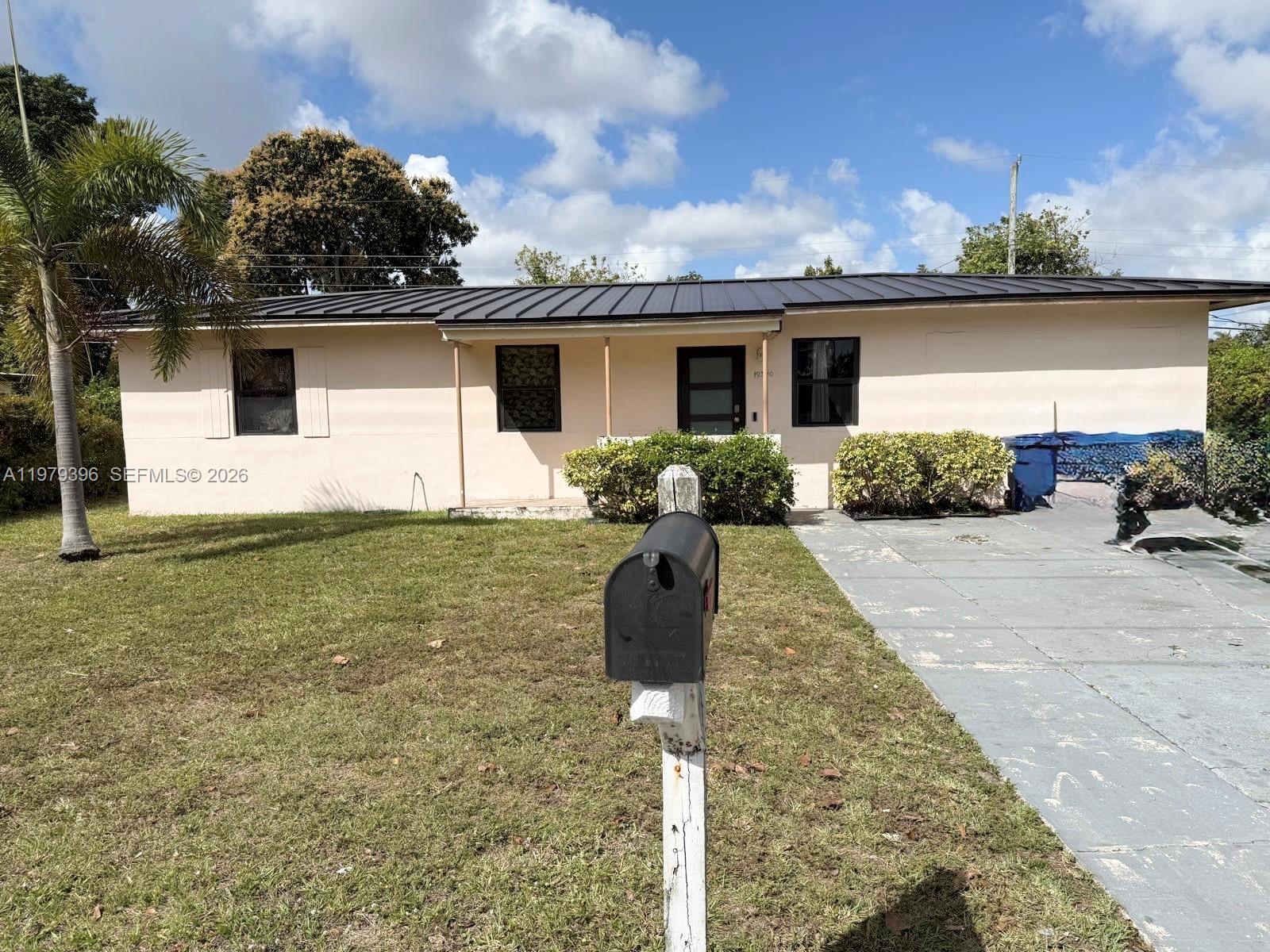 19320 NW 7th Ave, Miami Gardens FL 33169 photo 2