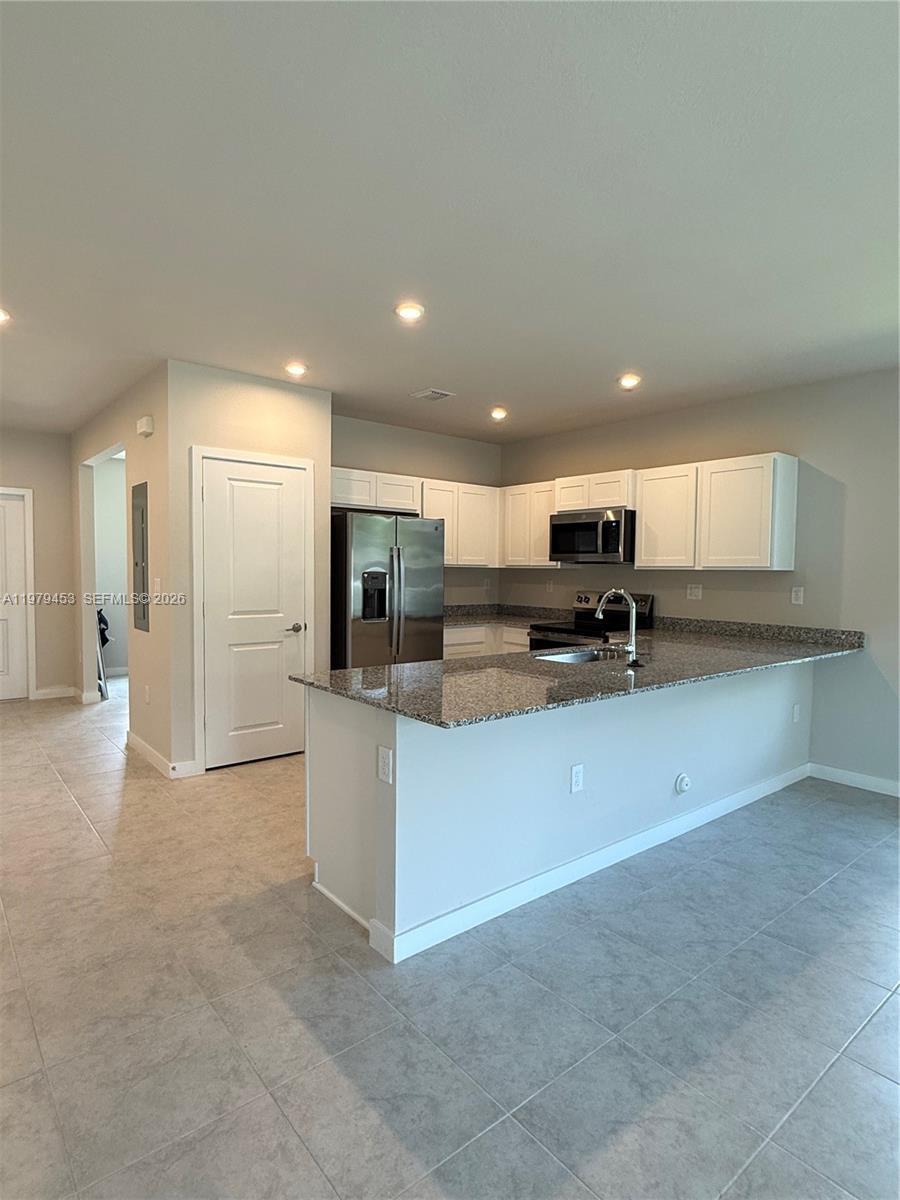 671 NW 10th Ct, Florida City FL 33034 photo 5