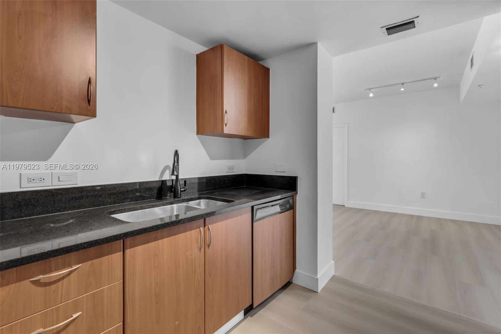 18800 NE 29th Ave, Aventura FL 33180 photo 2