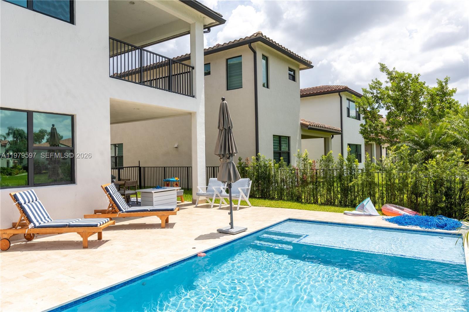 11826 SW 13th Ct, Pembroke Pines FL 33025 photo 3