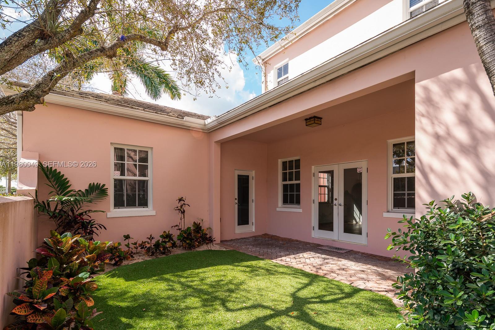 520 Loretto Ave # 21, Coral Gables FL 33146 photo 2