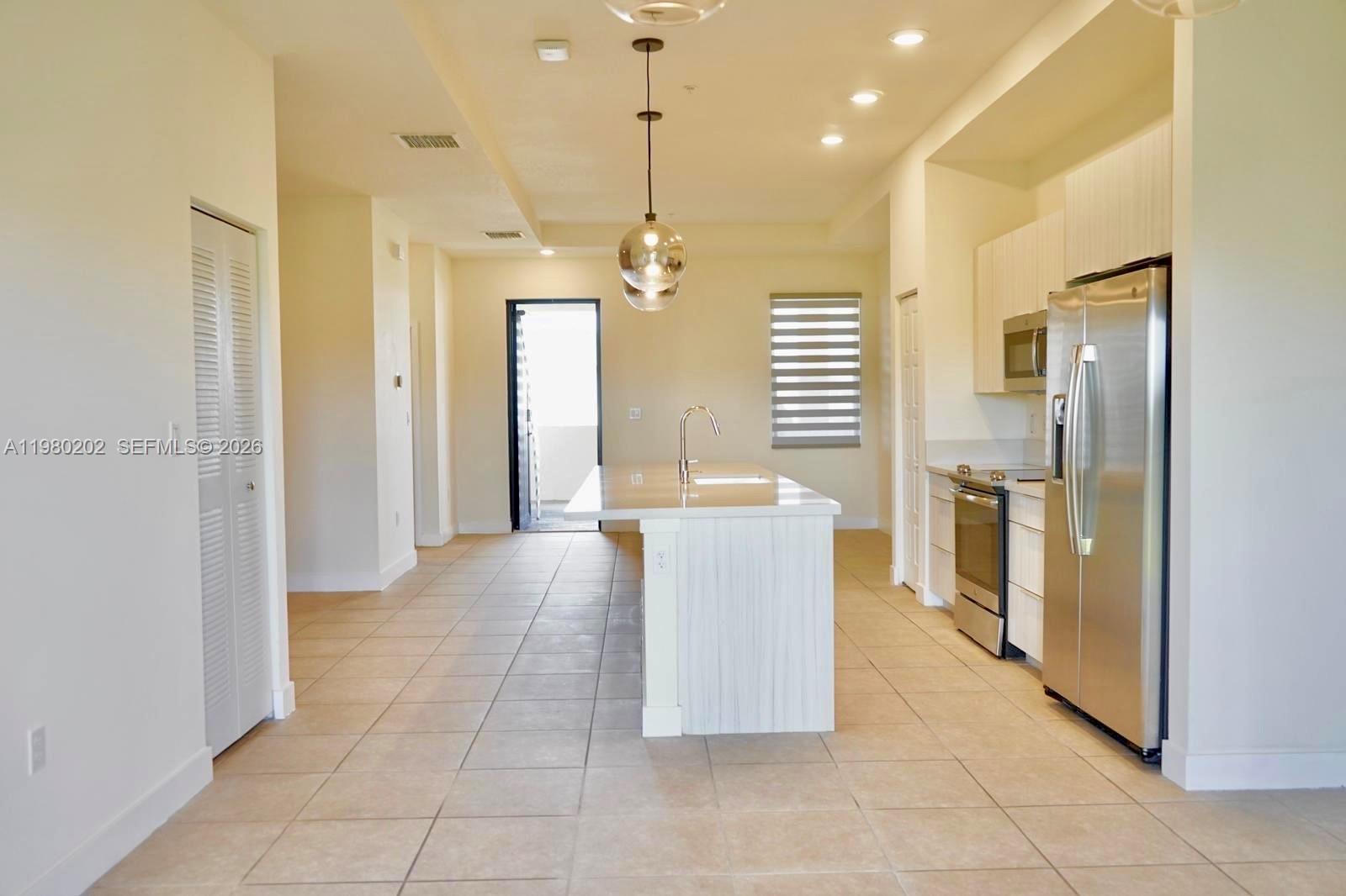 7925 NW 104th Ave # 32, Doral FL 33178 photo 4