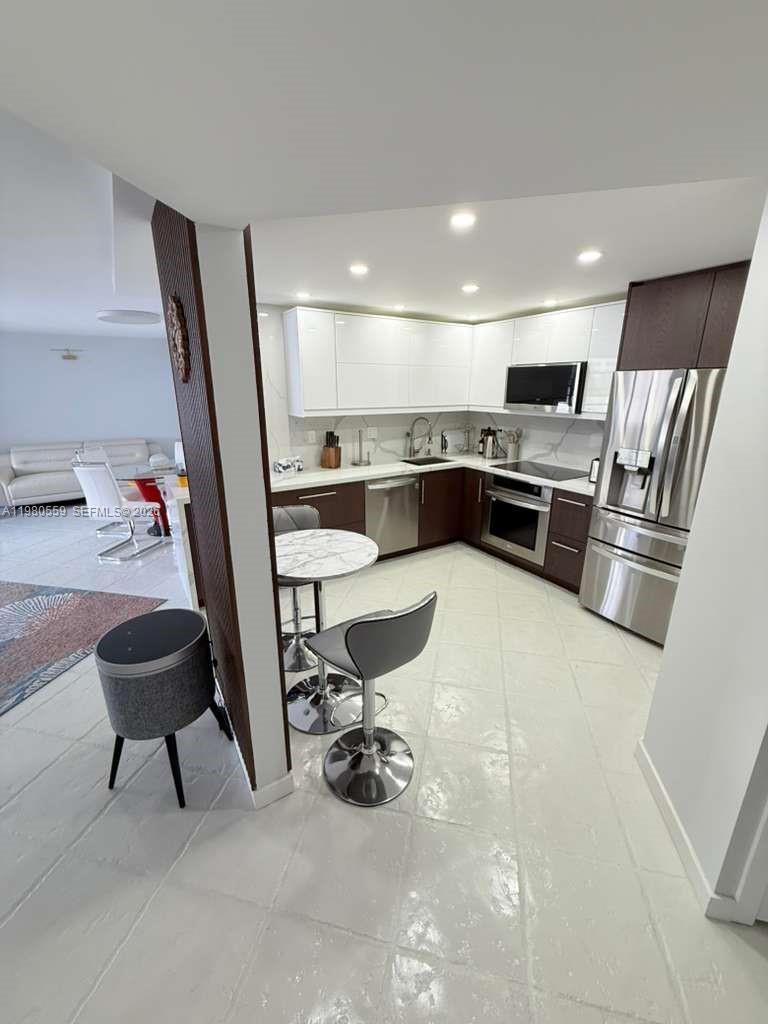 2750 NE 183rd St # 606, Aventura FL 33160