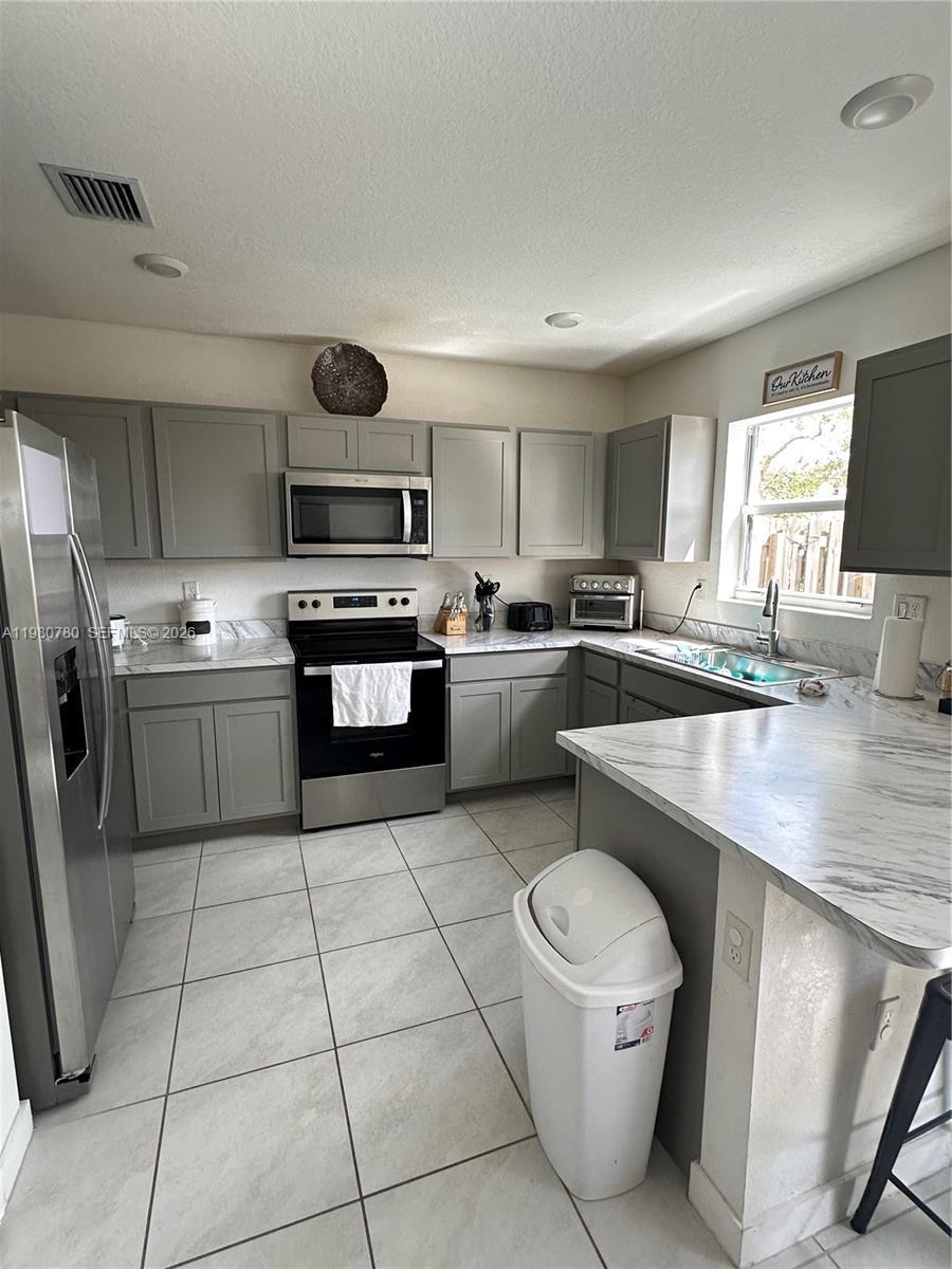 497 NE 4th St, Florida City FL 33034 photo 4