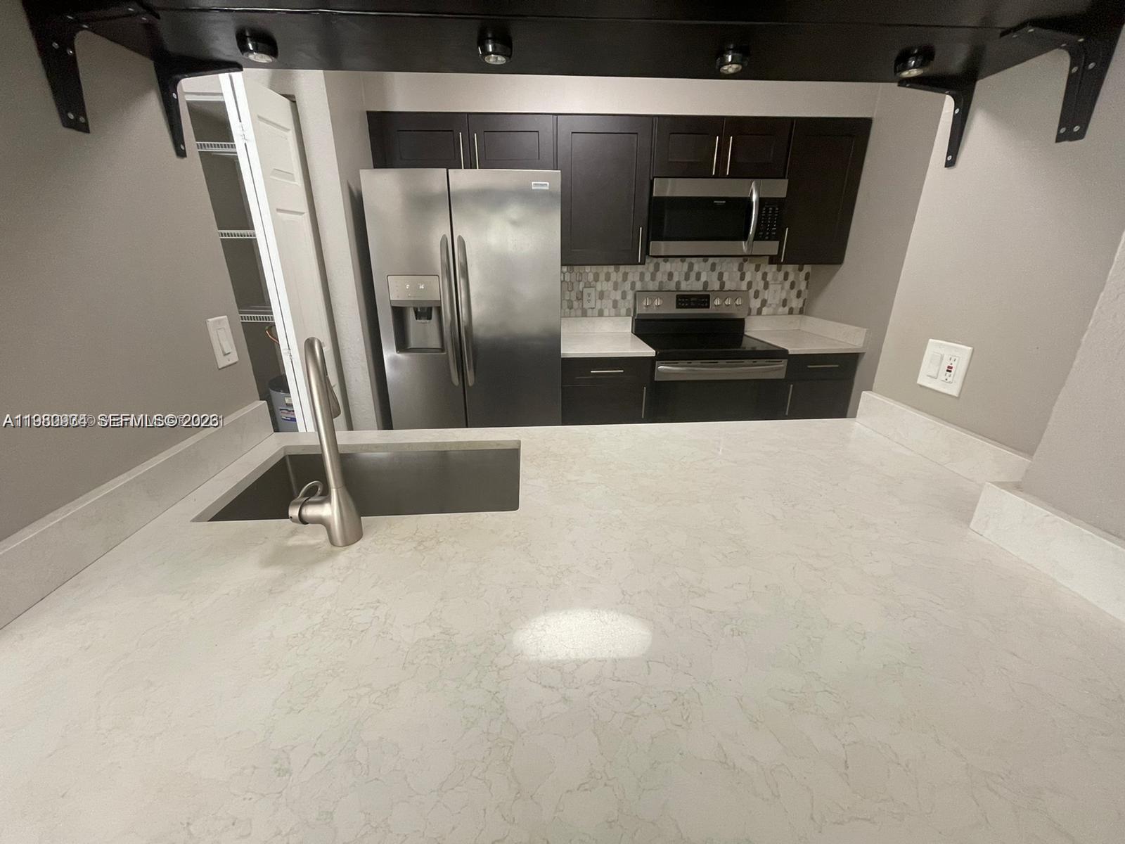 2811 N Oakland Forest Dr # 110, Oakland Park FL 33309 photo 4