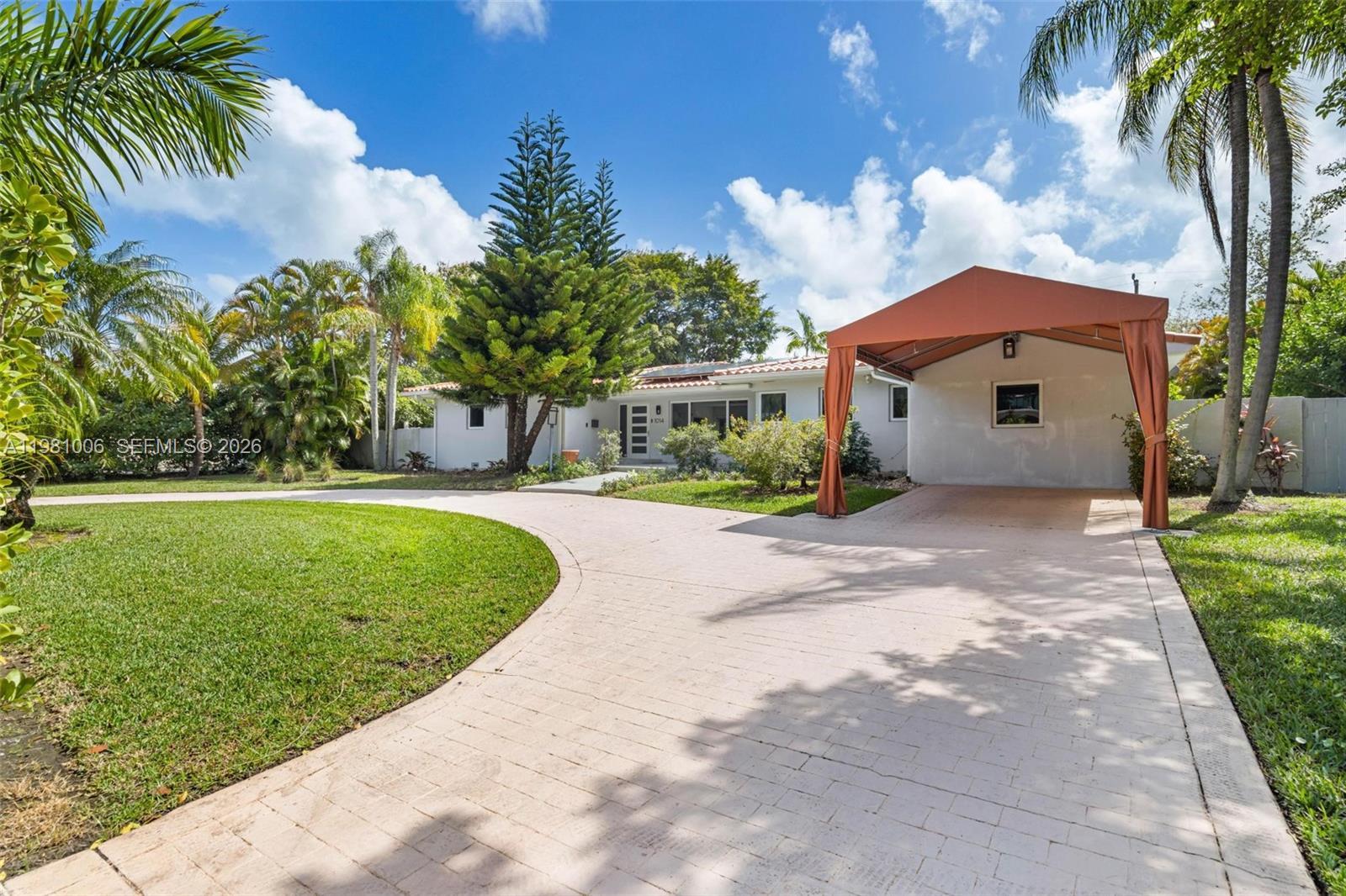 1014 Jefferson St, Hollywood FL 33019 photo 3
