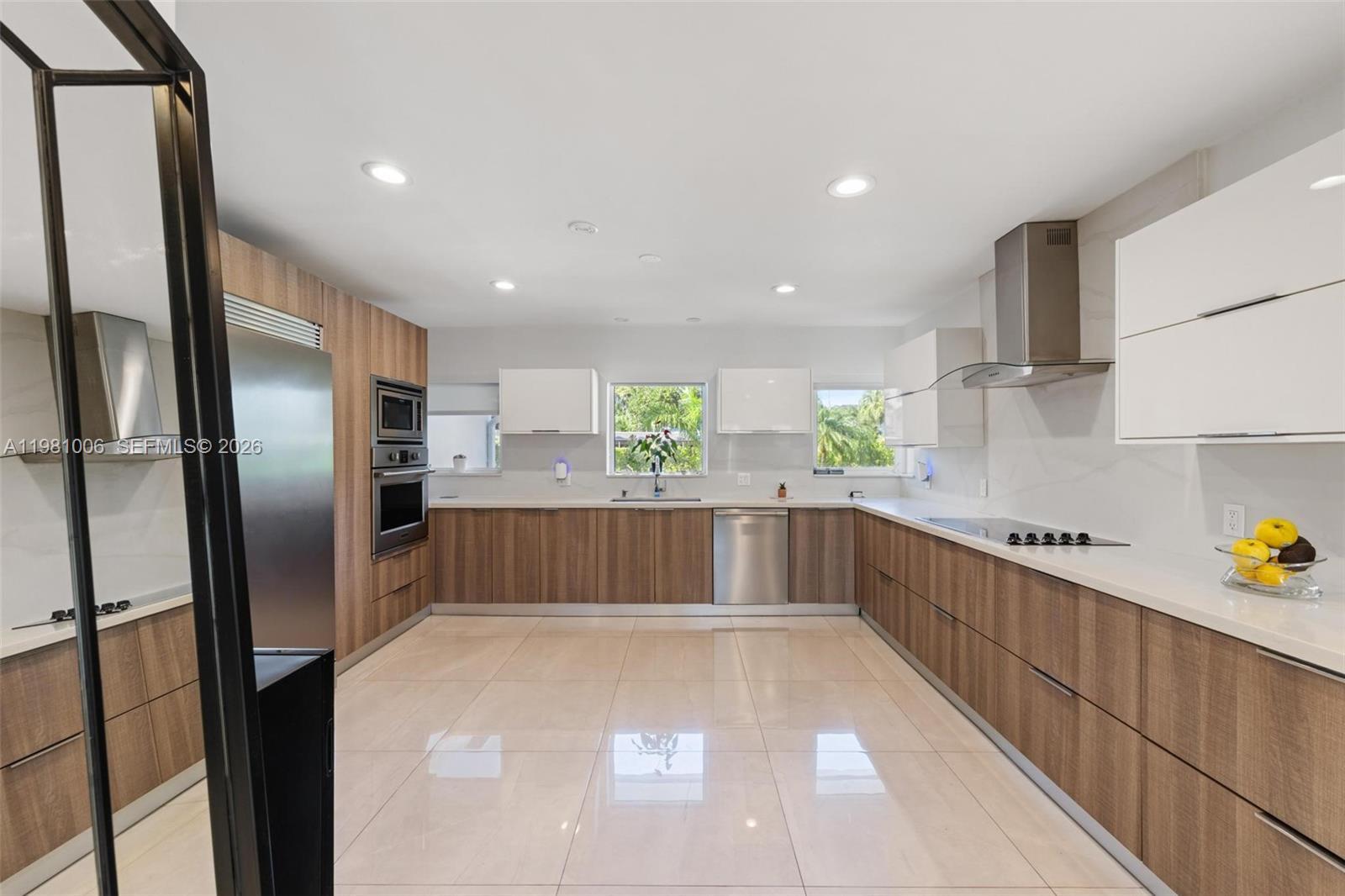 1014 Jefferson St, Hollywood FL 33019 photo 5