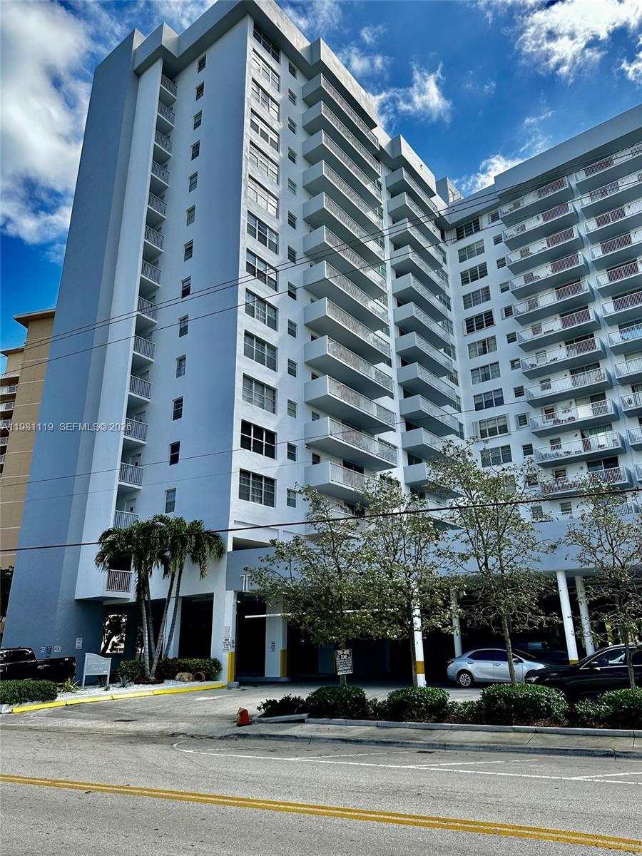 137 Golden Isles Dr # 1110, Hallandale Beach FL 33009
