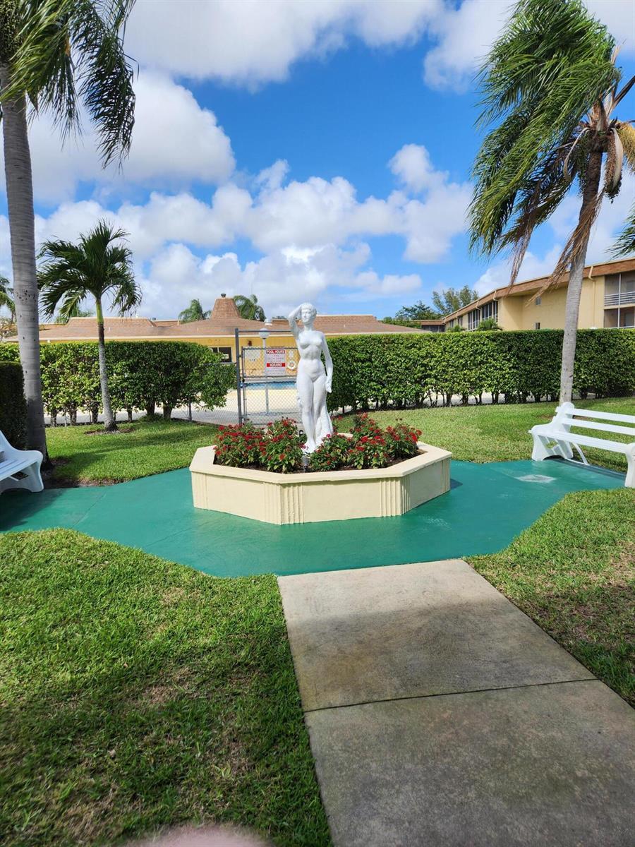 600 Village Green Court # 108, Palm Springs FL 33461