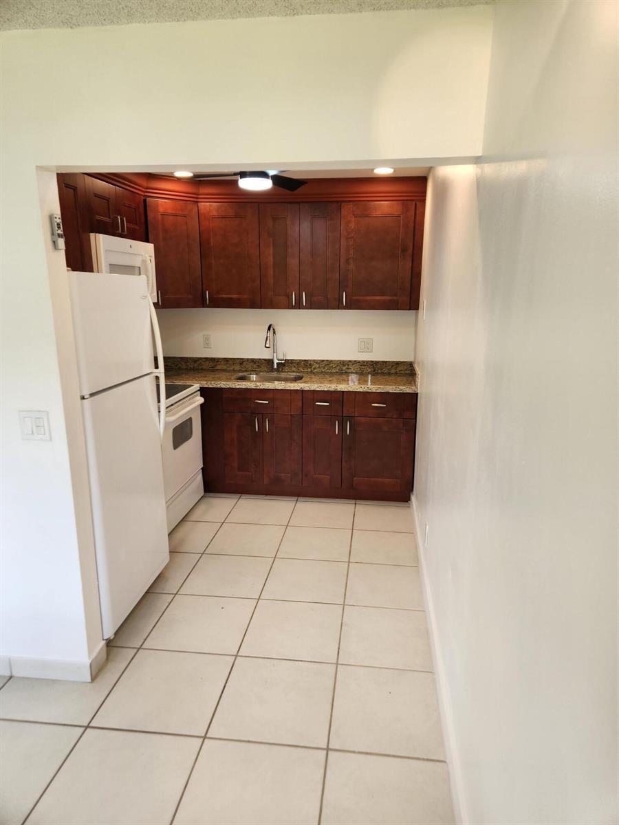600 Village Green Court # 108, Palm Springs FL 33461 photo 4