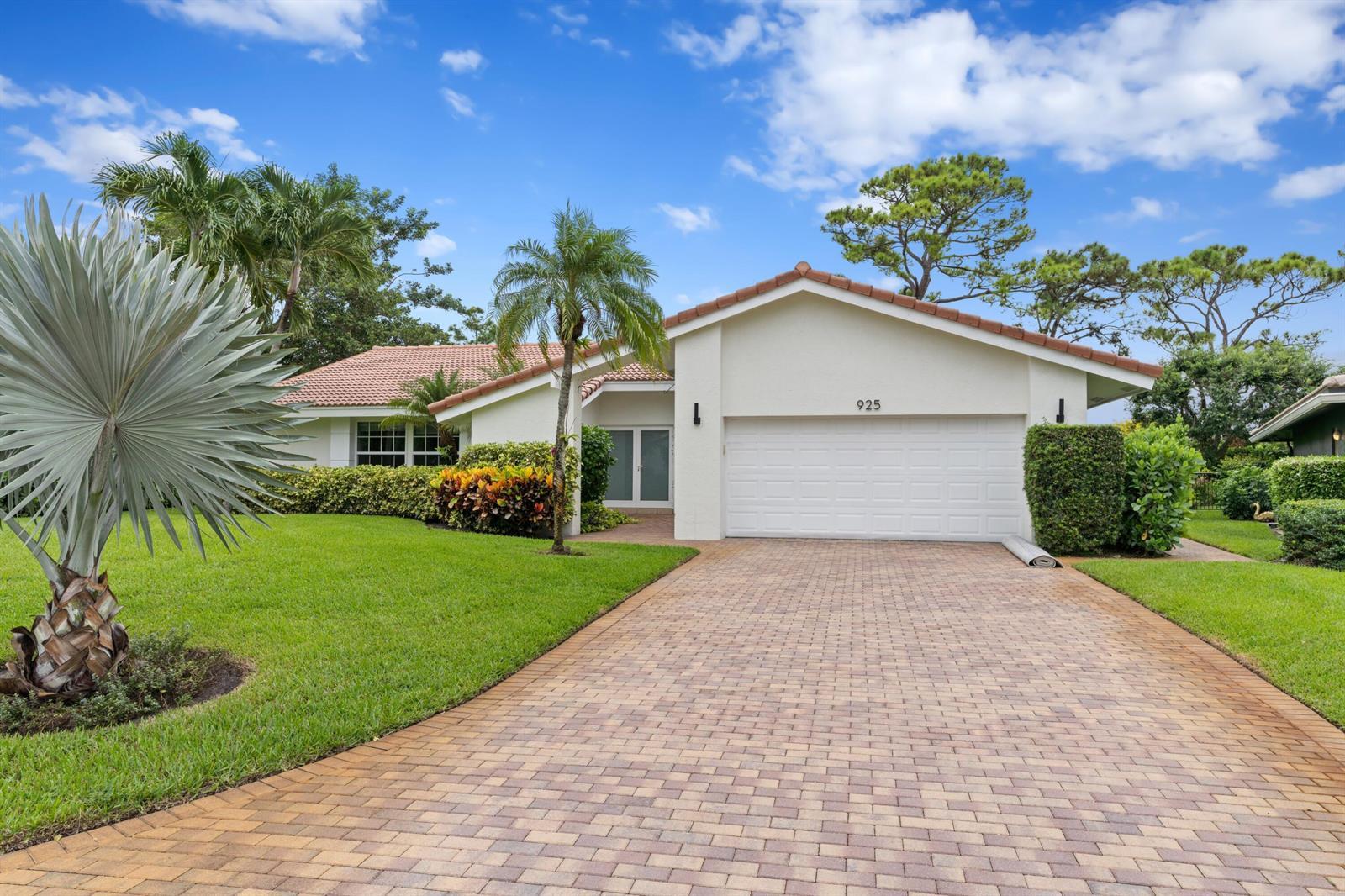 925 Foxpointe Circle, Delray Beach FL 33445