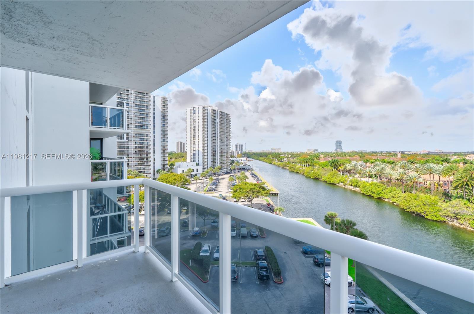 20505 E Country Club Dr # 833, Aventura FL 33180 photo 2
