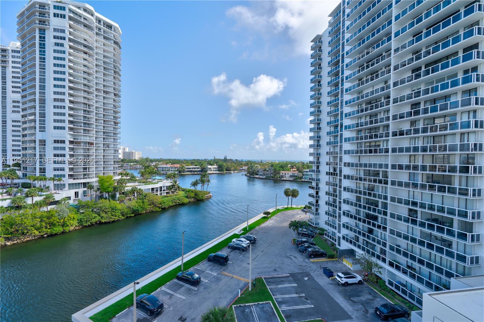 20505 E Country Club Dr # 833, Aventura FL 33180 photo 4