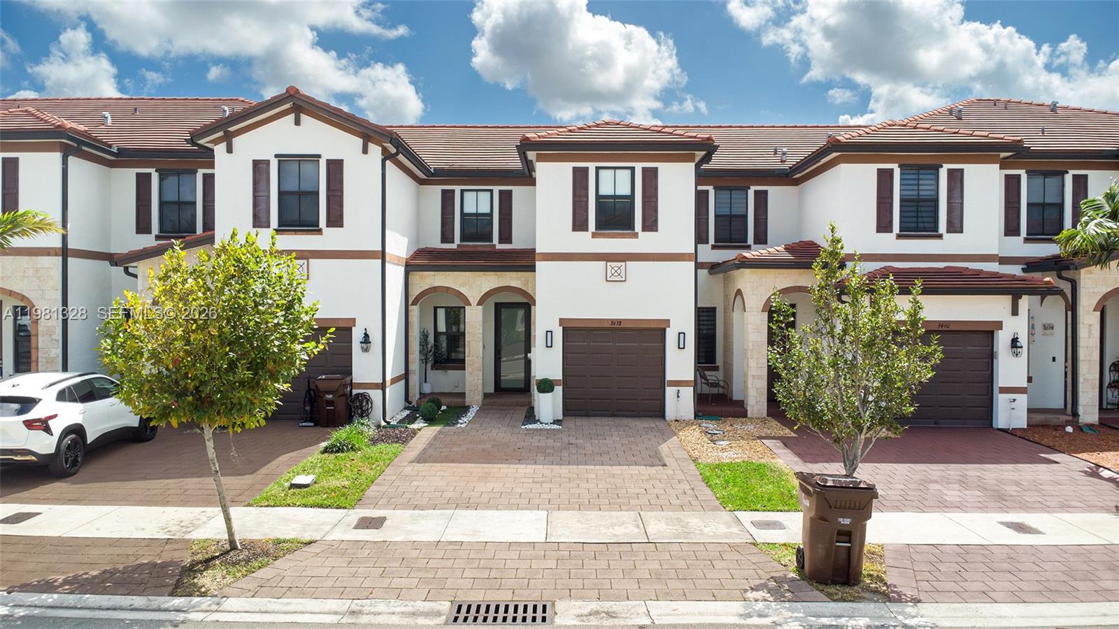 3438 W 104th Ter, Hialeah FL 33018 photo 2
