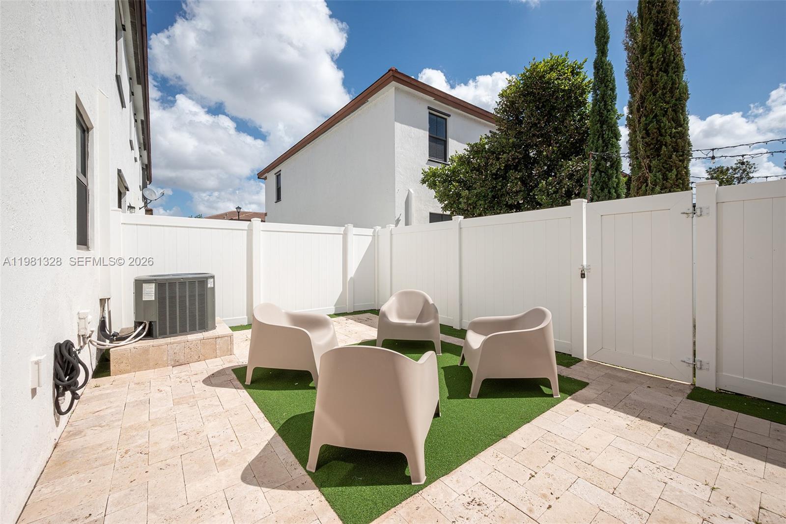 3438 W 104th Ter, Hialeah FL 33018 photo 4