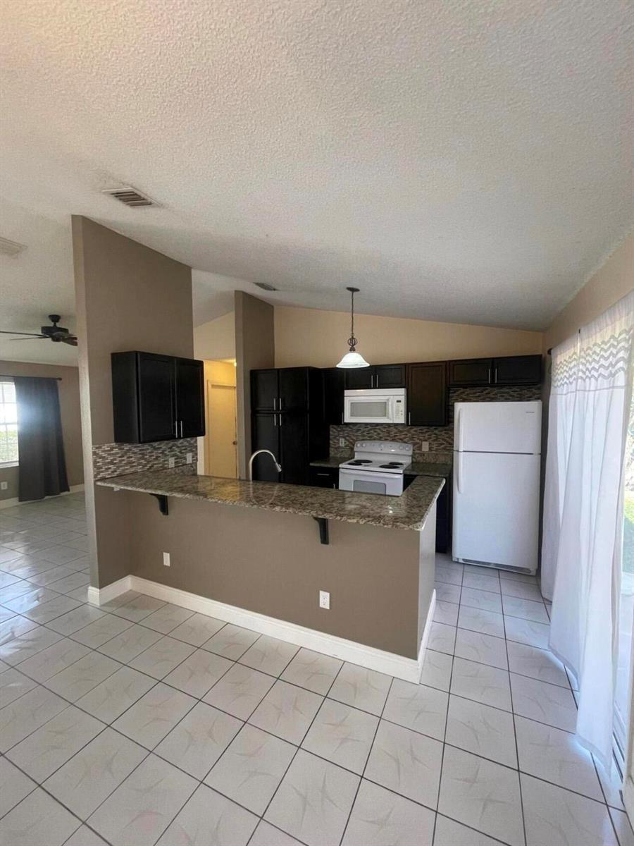 1401 SE Appamattox Terrace, Port St. Lucie FL 34952 photo 2