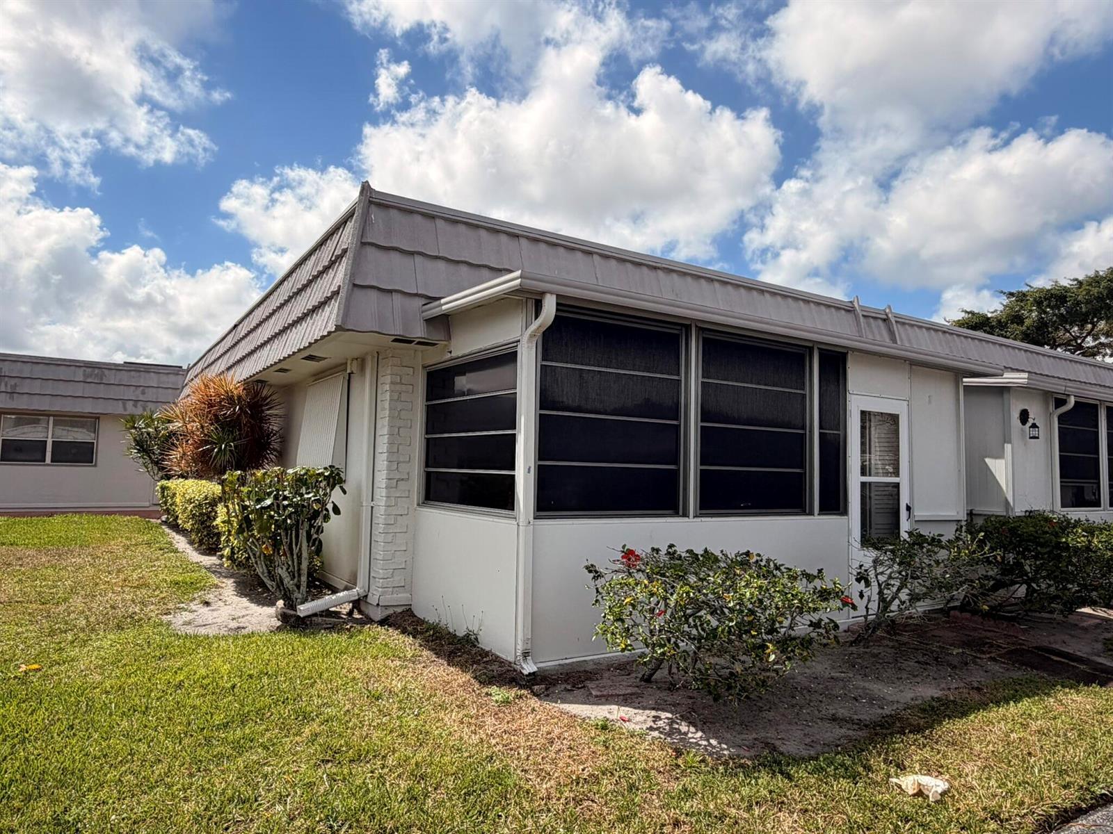 43 Valencia B, Delray Beach FL 33446 photo 3