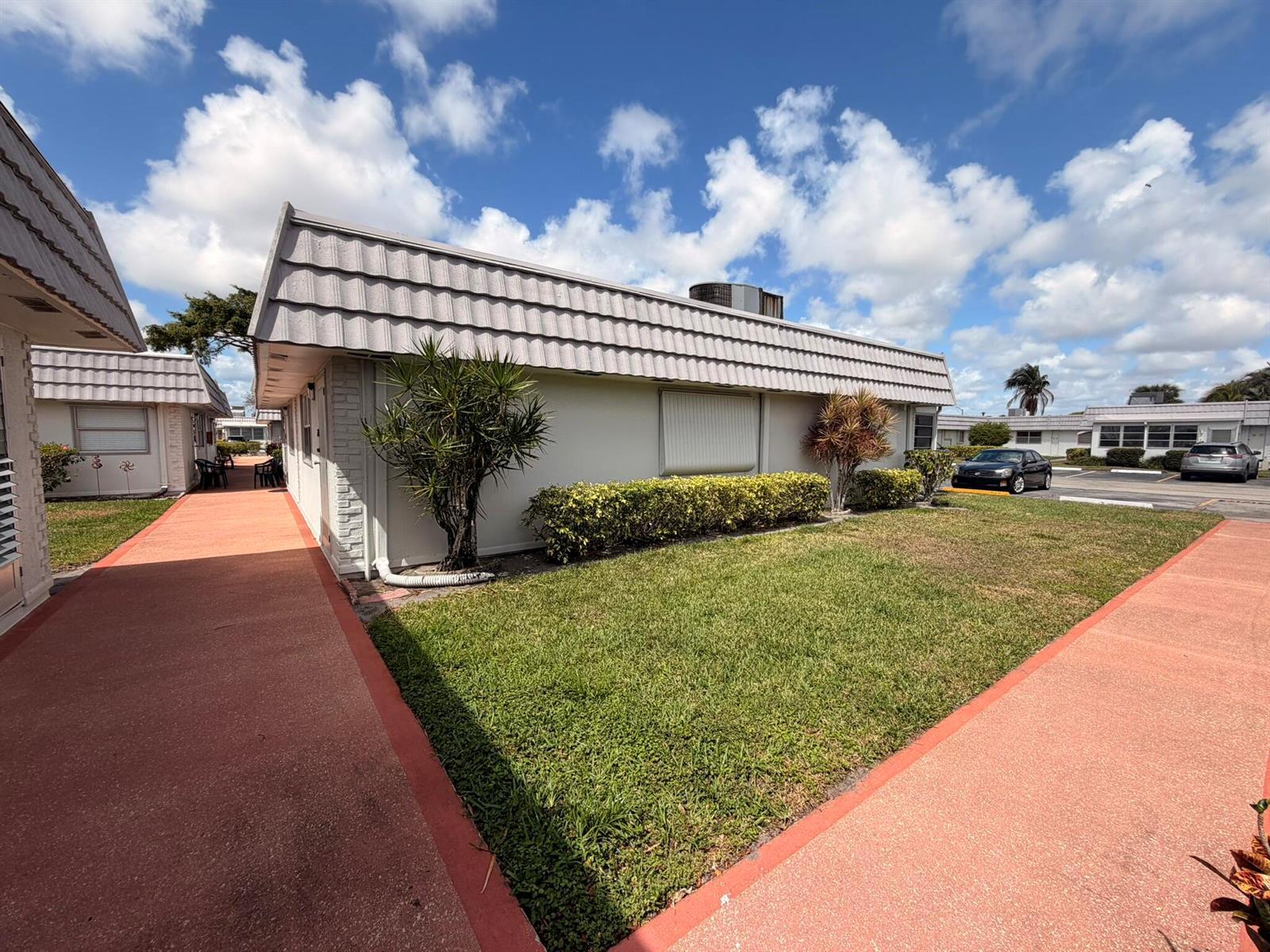 43 Valencia B, Delray Beach FL 33446 photo 5
