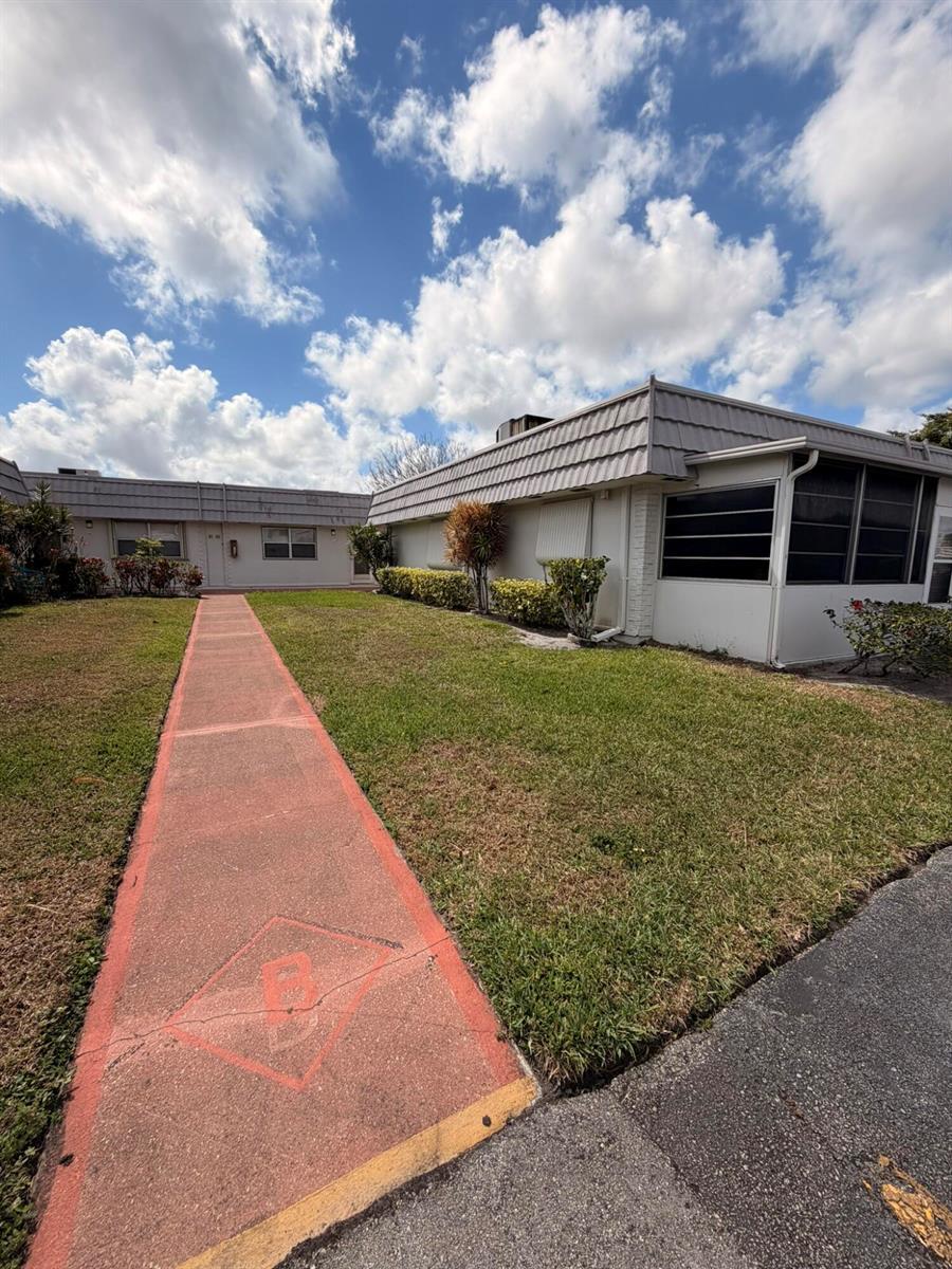 43 Valencia B, Delray Beach FL 33446 photo 4