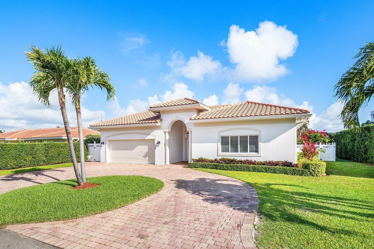 899 S Granada Drive, Boca Raton FL 33432 photo 2