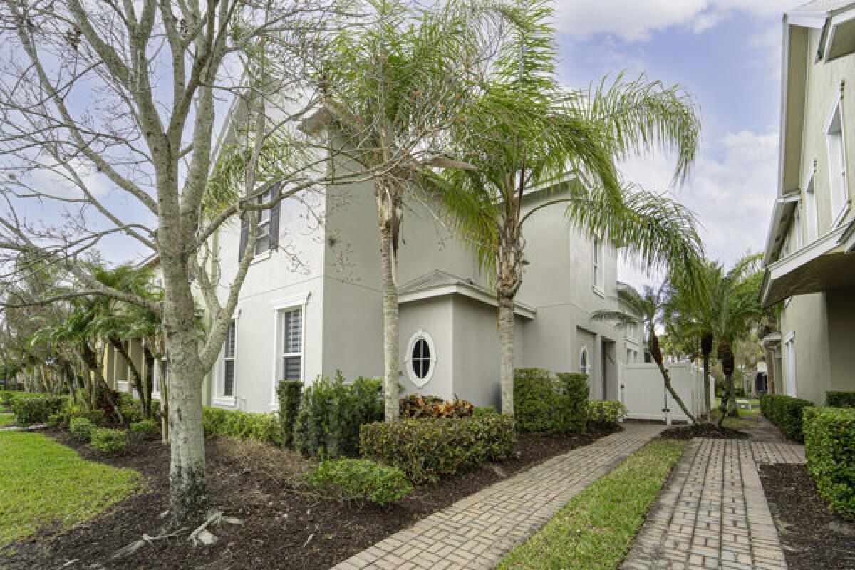 10487 SW Westlawn Boulevard, Port St. Lucie FL 34987